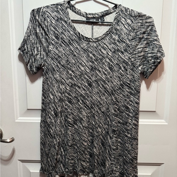 APT.9 Black and White Print Fit and Flare Short Sleeve Tunic Top. Size XS - Picture 1 of 2
